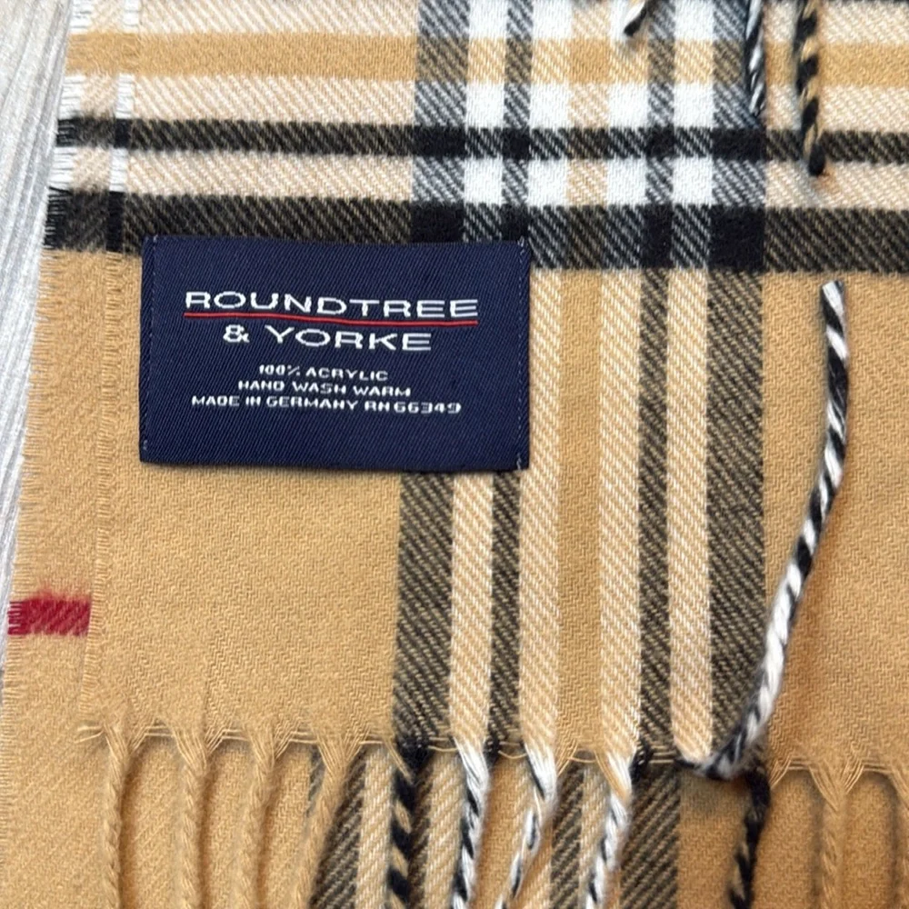 Roundtree & Yorke‎ Plaid Scarf 64